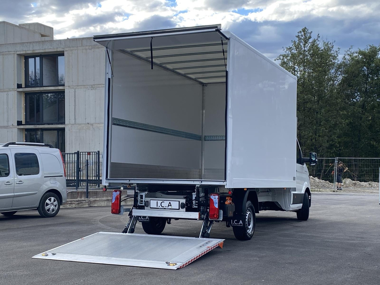 MAN TGE 3.180 RS4490 1+2, 180PS, 2.0L | ALU-BOX 4200mm + LADERAMPE - Малотоннажный фургон: фото 1 MAN TGE 3.180 RS4490 1+2, 180PS, 2.0L | ALU-BOX 4200mm + LADERAMPE - Малотоннажный фургон: фото 1