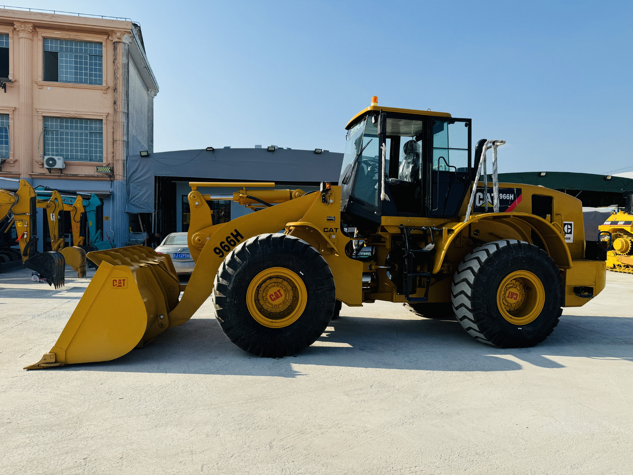 Caterpillar CAT 966 966H 966F 966G 6 Ton Wheel Loader and Similar Used Loaders 5 ton 6 Ton Are in Stock - Колёсный погрузчик: фото 1 Caterpillar CAT 966 966H 966F 966G 6 Ton Wheel Loader and Similar Used Loaders 5 ton 6 Ton Are in Stock - Колёсный погрузчик: фото 1