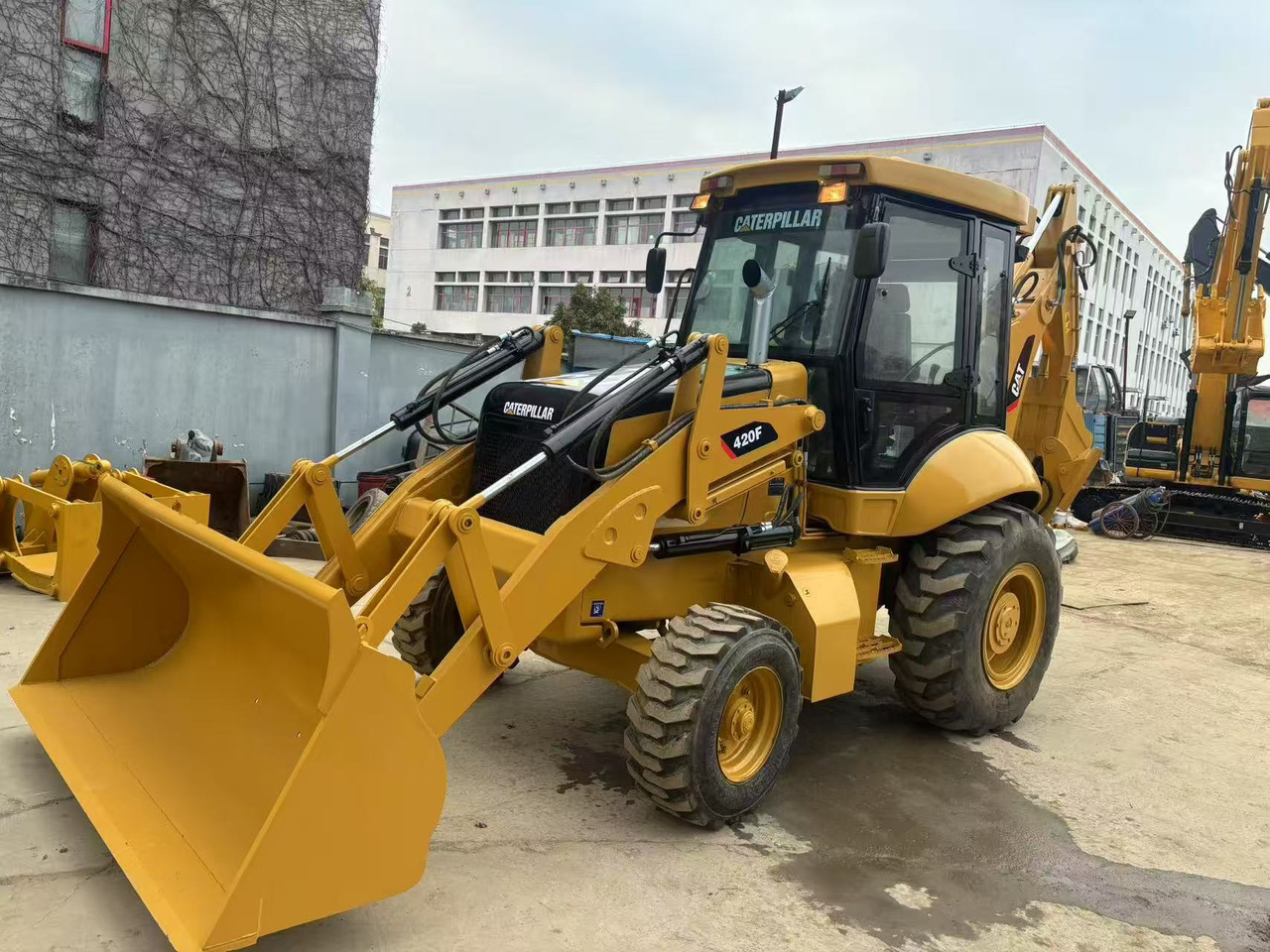 Caterpillar New Or Used CAT 420 Backhoe Loader CAT 420 420F JCB 3CX 4CX Backhoe Loaders in Good Quality - Экскаватор-погрузчик: фото 1 Caterpillar New Or Used CAT 420 Backhoe Loader CAT 420 420F JCB 3CX 4CX Backhoe Loaders in Good Quality - Экскаватор-погрузчик: фото 1