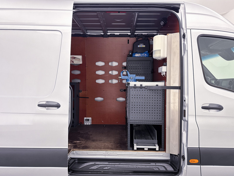 Цельнометаллический фургон Mercedes-Benz Sprinter 315 1.9 CDI L2H2 Inrichting 220v omvormer Laadlift Navigatie Achteruitrijcamera Inrichting Cruise Control: фото 16 Цельнометаллический фургон Mercedes-Benz Sprinter 315 1.9 CDI L2H2 Inrichting 220v omvormer Laadlift Navigatie Achteruitrijcamera Inrichting Cruise Control: фото 16