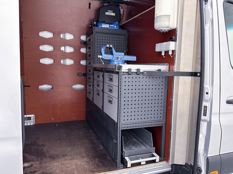 Цельнометаллический фургон Mercedes-Benz Sprinter 315 1.9 CDI L2H2 Inrichting 220v omvormer Laadlift Navigatie Achteruitrijcamera Inrichting Cruise Control: фото 18 Цельнометаллический фургон Mercedes-Benz Sprinter 315 1.9 CDI L2H2 Inrichting 220v omvormer Laadlift Navigatie Achteruitrijcamera Inrichting Cruise Control: фото 18