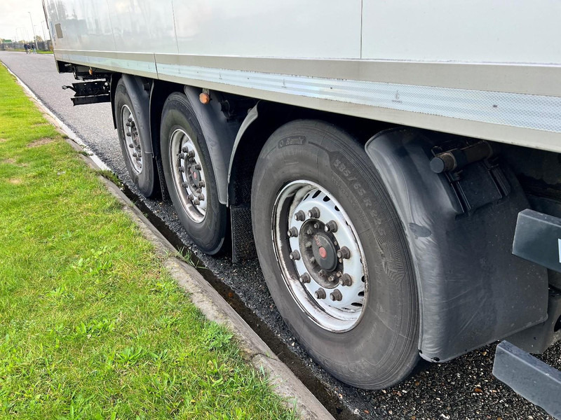 Kögel 3 assige koeloplegger Lift axle / Carrier Vector 1950 - Полуприцеп-рефрижератор: фото 4 Kögel 3 assige koeloplegger Lift axle / Carrier Vector 1950 - Полуприцеп-рефрижератор: фото 4