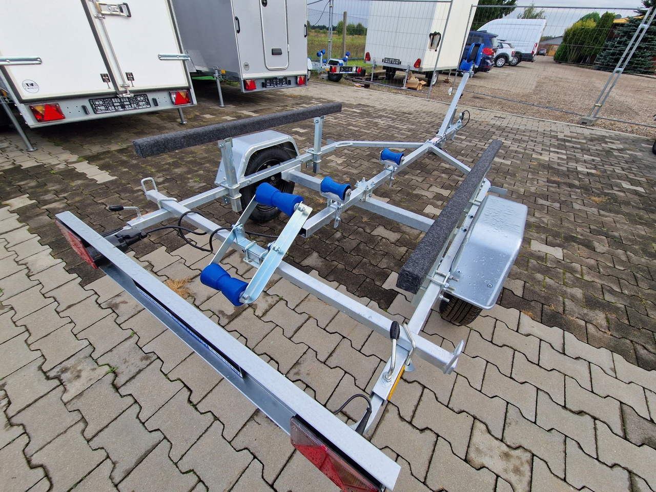 Nowa Przyczepa 2025 Podłodziowa ponton łódź Niewiadów P400 P415 do 6m - Прицеп-автовоз: фото 4 Nowa Przyczepa 2025 Podłodziowa ponton łódź Niewiadów P400 P415 do 6m - Прицеп-автовоз: фото 4