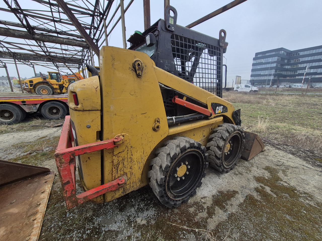 CATERPILLAR 216B3 - Мини-погрузчик с бортовым поворотом: фото 5 CATERPILLAR 216B3 - Мини-погрузчик с бортовым поворотом: фото 5