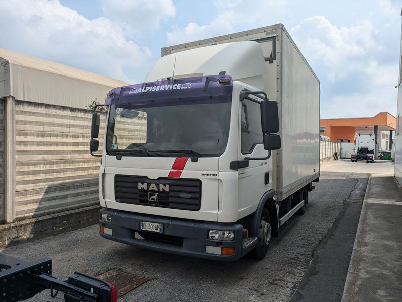 Camion cassone coibentato MAN MAN TGL 7.180 - Грузовик с закрытым кузовом: фото 1 Camion cassone coibentato MAN MAN TGL 7.180 - Грузовик с закрытым кузовом: фото 1