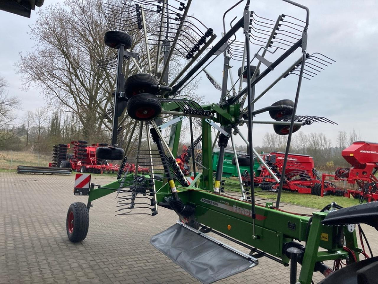 Fendt FORMER 880 MITTELSCHWADER - Сеноворошилка: фото 1 Fendt FORMER 880 MITTELSCHWADER - Сеноворошилка: фото 1