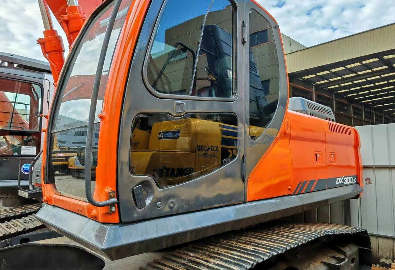 Doosan DX300LC - Гусеничный экскаватор: фото 1 Doosan DX300LC - Гусеничный экскаватор: фото 1