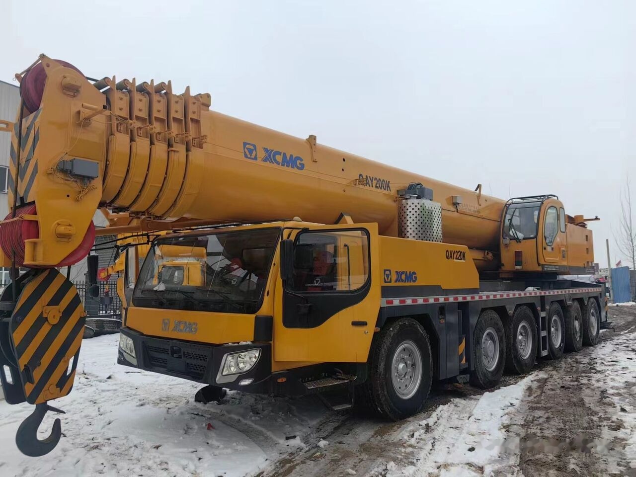 XCMG QAY200 truck crane 25 50 70 80 100 200 mobile crane for sale - Мобильный кран: фото 2 XCMG QAY200 truck crane 25 50 70 80 100 200 mobile crane for sale - Мобильный кран: фото 2