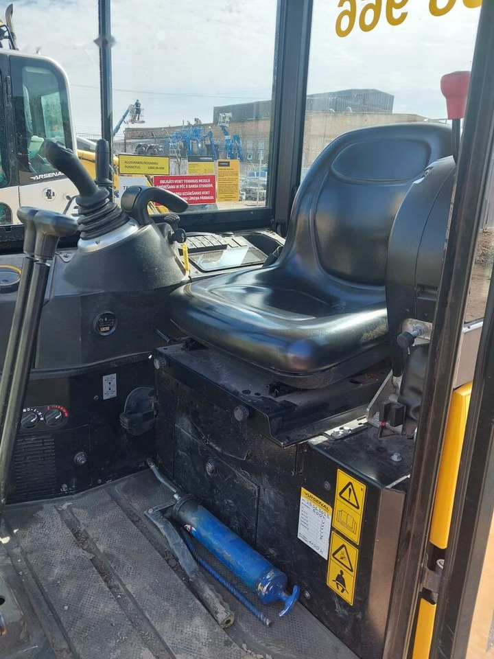 JCB 19 C! - Мини-экскаватор: фото 4 JCB 19 C! - Мини-экскаватор: фото 4
