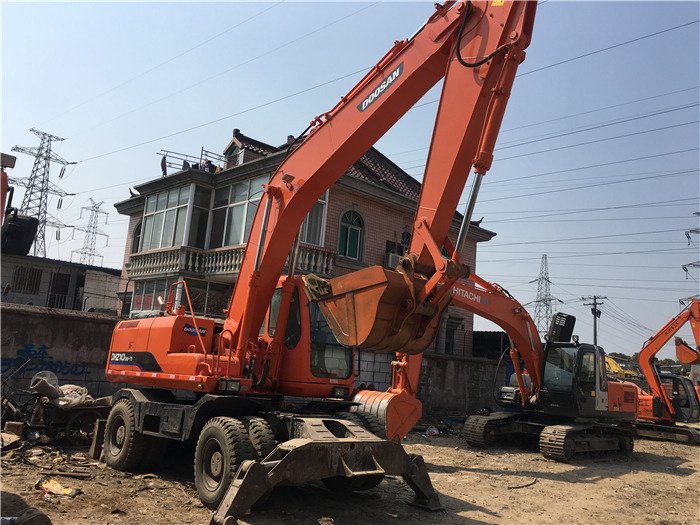 Doosan DH210w-7 wheel excavator - Колёсный экскаватор: фото 2 Doosan DH210w-7 wheel excavator - Колёсный экскаватор: фото 2