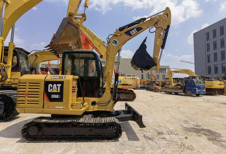 Good Condition Mini Excavator 7.5Ton Cat 306e2 Hydraulic Crawler second hand Mini digger For Sale - Гусеничный экскаватор: фото 2 Good Condition Mini Excavator 7.5Ton Cat 306e2 Hydraulic Crawler second hand Mini digger For Sale - Гусеничный экскаватор: фото 2