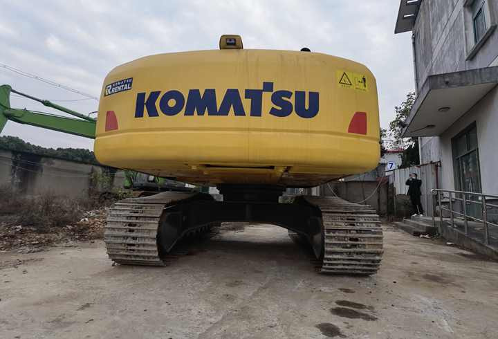 Good Condition second hand Komatsu PC220-8 Original Japan Cheap Used Excavators for sale in shanghai - Гусеничный экскаватор: фото 2 Good Condition second hand Komatsu PC220-8 Original Japan Cheap Used Excavators for sale in shanghai - Гусеничный экскаватор: фото 2