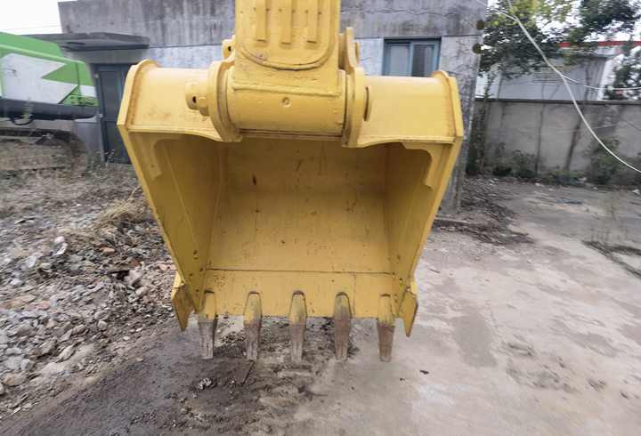 Good Condition second hand Komatsu PC220-8 Original Japan Cheap Used Excavators for sale in shanghai - Гусеничный экскаватор: фото 5 Good Condition second hand Komatsu PC220-8 Original Japan Cheap Used Excavators for sale in shanghai - Гусеничный экскаватор: фото 5