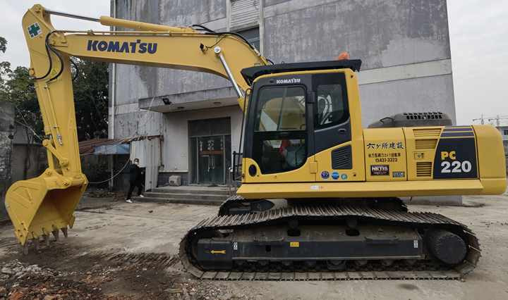 Good Condition second hand Komatsu PC220-8 Original Japan Cheap Used Excavators for sale in shanghai - Гусеничный экскаватор: фото 3 Good Condition second hand Komatsu PC220-8 Original Japan Cheap Used Excavators for sale in shanghai - Гусеничный экскаватор: фото 3