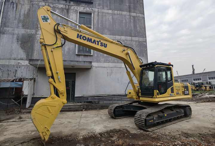Good Condition second hand Komatsu PC220-8 Original Japan Cheap Used Excavators for sale in shanghai - Гусеничный экскаватор: фото 4 Good Condition second hand Komatsu PC220-8 Original Japan Cheap Used Excavators for sale in shanghai - Гусеничный экскаватор: фото 4