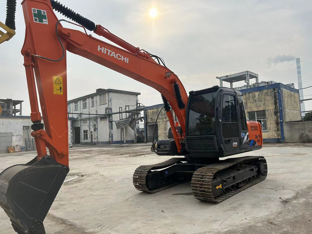 Hitachi ZX120-6 Excavator - Гусеничный экскаватор: фото 3 Hitachi ZX120-6 Excavator - Гусеничный экскаватор: фото 3