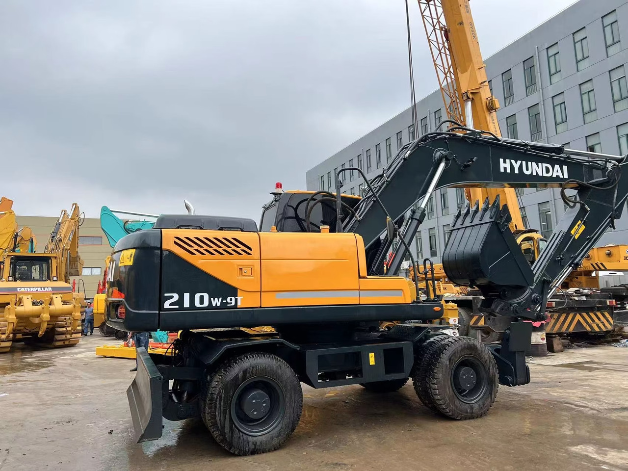 Hyundai 210w-9 wheel excavator - Колёсный экскаватор: фото 1 Hyundai 210w-9 wheel excavator - Колёсный экскаватор: фото 1
