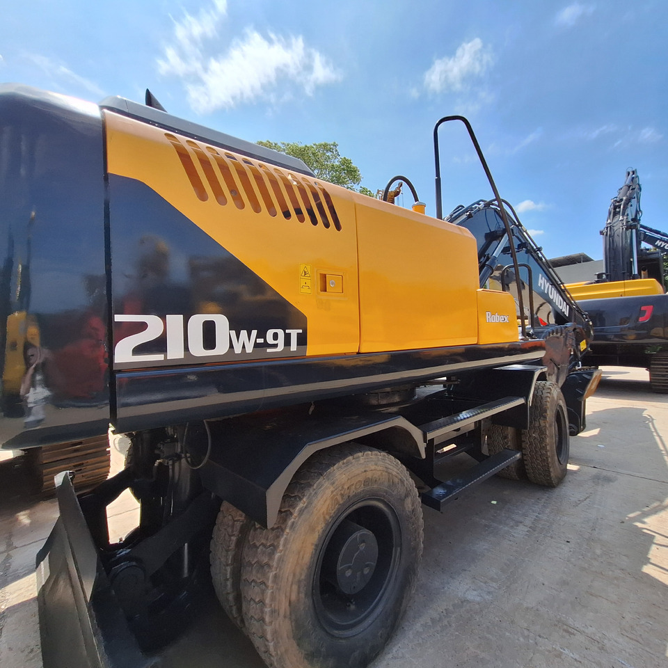 Hyundai 210w-9T wheel excavator - Колёсный экскаватор: фото 1 Hyundai 210w-9T wheel excavator - Колёсный экскаватор: фото 1