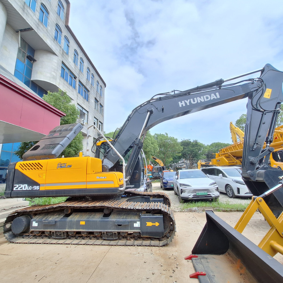 Hyundai 220LC-9S Excavator - Гусеничный экскаватор: фото 1 Hyundai 220LC-9S Excavator - Гусеничный экскаватор: фото 1