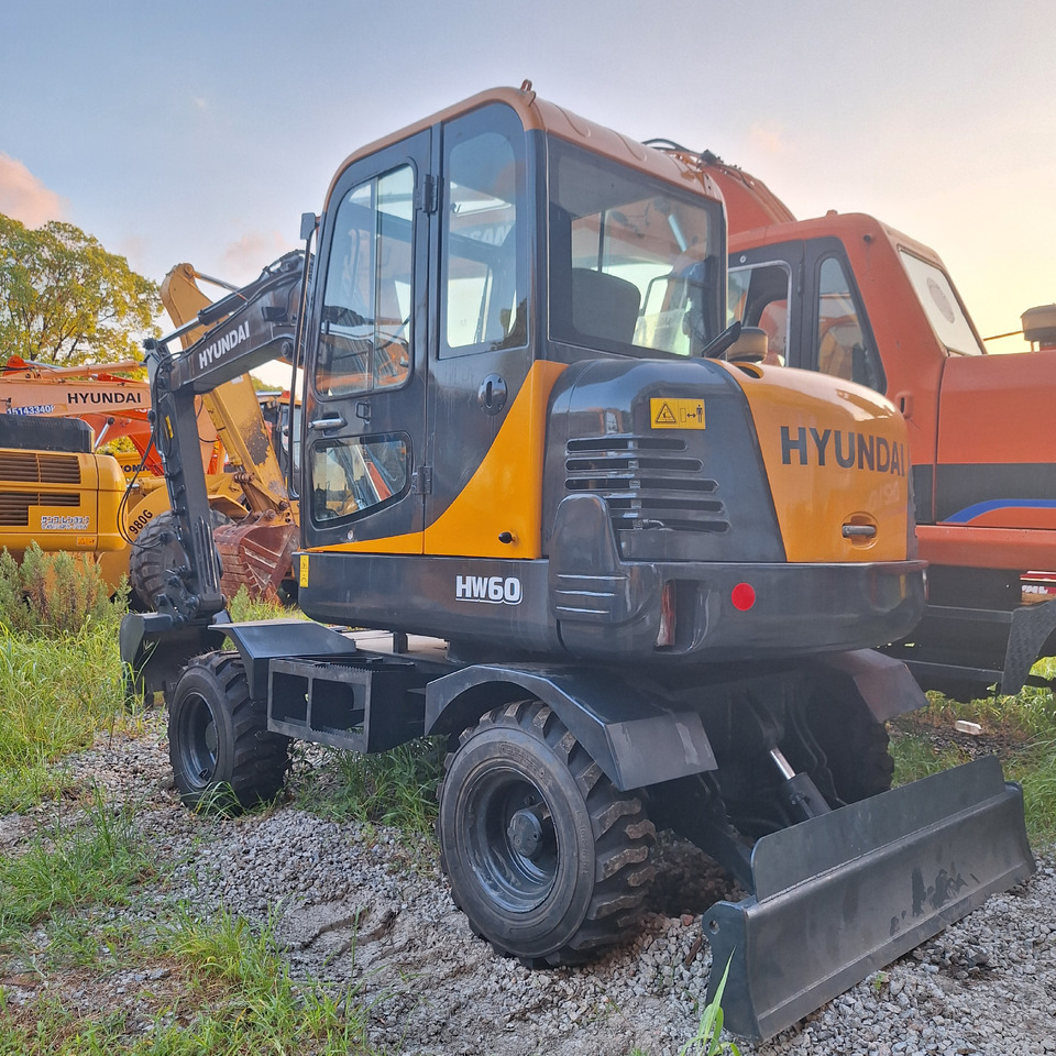 Hyundai 60vs excavator - Колёсный экскаватор: фото 5 Hyundai 60vs excavator - Колёсный экскаватор: фото 5