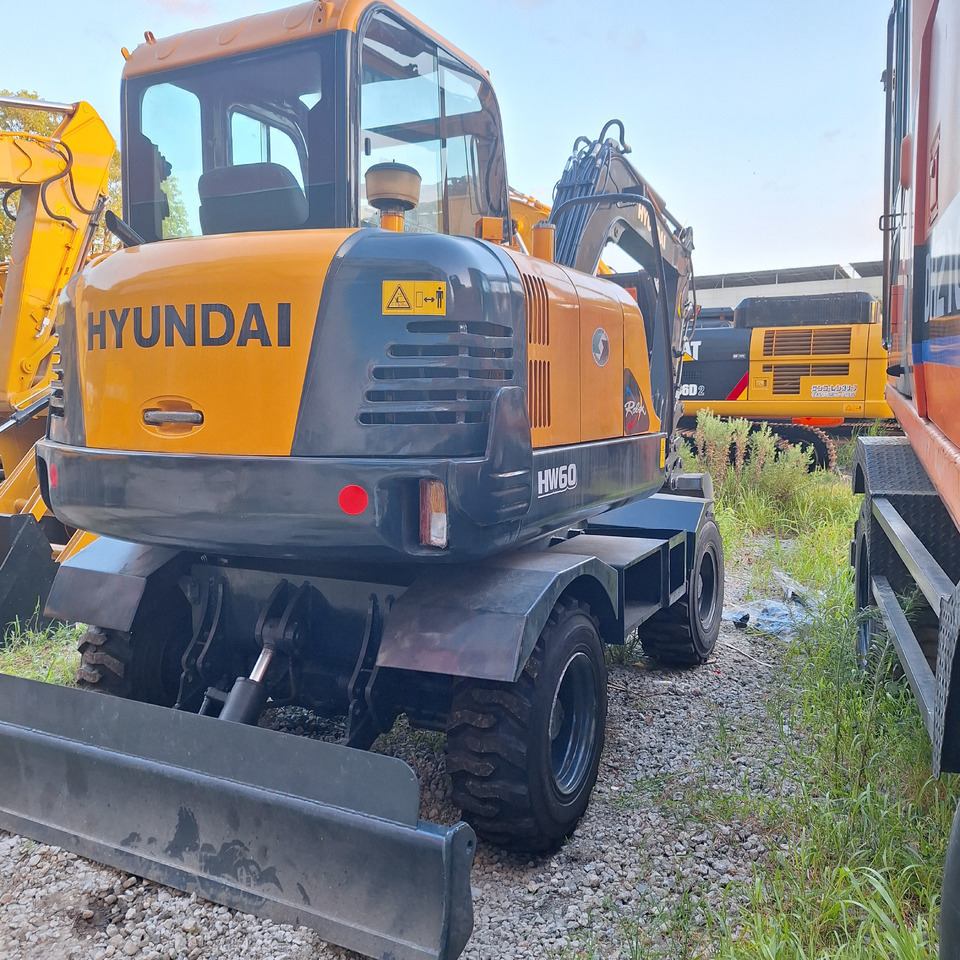 Hyundai 60vs excavator - Колёсный экскаватор: фото 3 Hyundai 60vs excavator - Колёсный экскаватор: фото 3