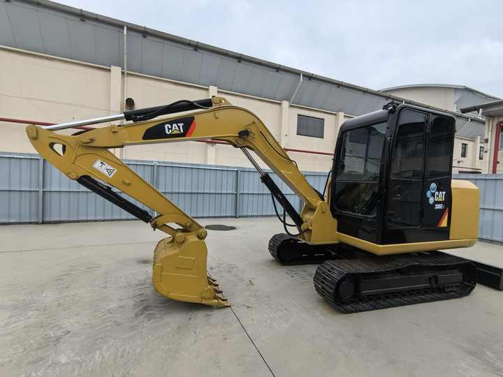 Japan original 6 ton mini used caterpillar cat 306E2 excavator in Shanghai for sale - Гусеничный экскаватор: фото 2 Japan original 6 ton mini used caterpillar cat 306E2 excavator in Shanghai for sale - Гусеничный экскаватор: фото 2