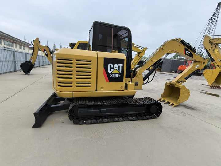 Japan original 6 ton mini used caterpillar cat 306E2 excavator in Shanghai for sale - Гусеничный экскаватор: фото 5 Japan original 6 ton mini used caterpillar cat 306E2 excavator in Shanghai for sale - Гусеничный экскаватор: фото 5