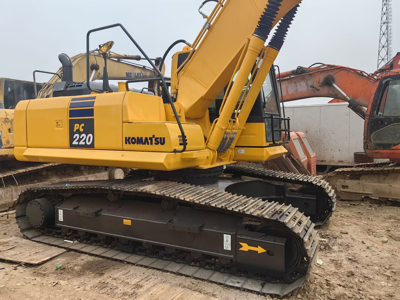 Komatsu PC 220-8 Excavator - Гусеничный экскаватор: фото 3 Komatsu PC 220-8 Excavator - Гусеничный экскаватор: фото 3