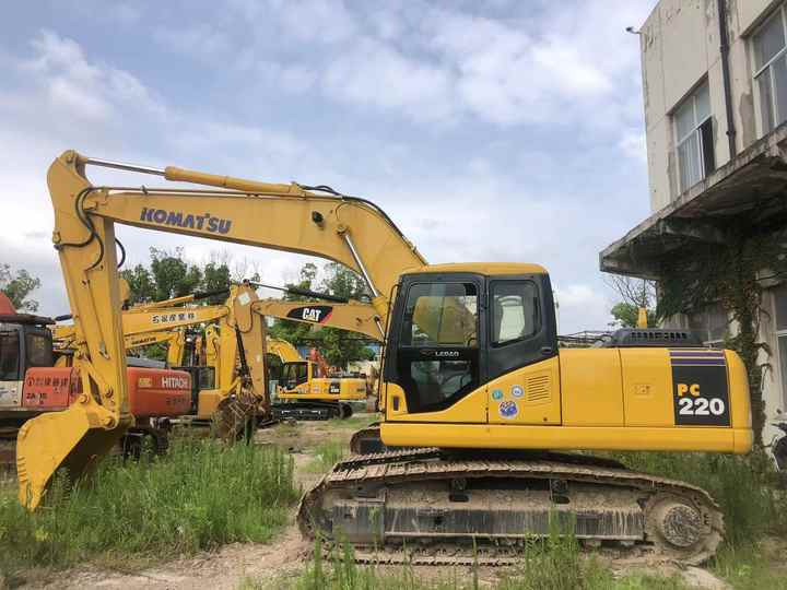 Komatsu PC220-7 - Гусеничный экскаватор: фото 4 Komatsu PC220-7 - Гусеничный экскаватор: фото 4