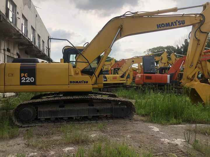 Komatsu PC220-7 - Гусеничный экскаватор: фото 4 Komatsu PC220-7 - Гусеничный экскаватор: фото 4
