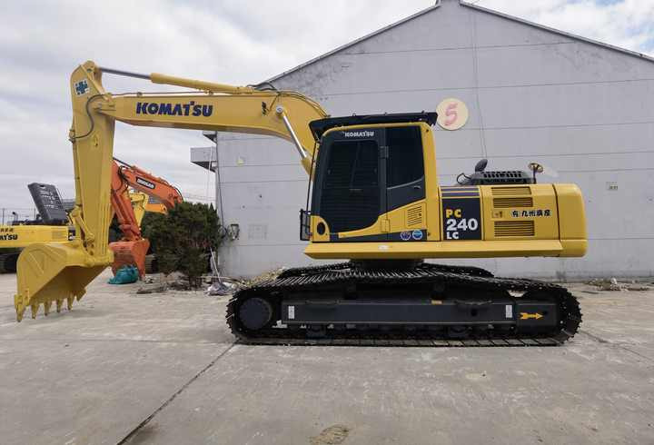 Original Japan High Quality Used excavators Komatsu PC240lc-8 large excavator pc240-8 Crawler excavator for sale - Гусеничный экскаватор: фото 2 Original Japan High Quality Used excavators Komatsu PC240lc-8 large excavator pc240-8 Crawler excavator for sale - Гусеничный экскаватор: фото 2