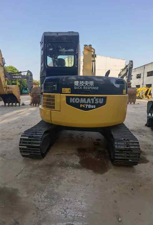 Used Small Crawler Excavator PC78US Japan Brand komatsu model pc78us For Sale - Экскаватор: фото 2 Used Small Crawler Excavator PC78US Japan Brand komatsu model pc78us For Sale - Экскаватор: фото 2