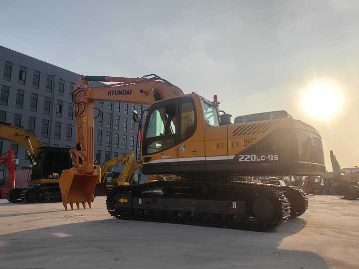 Hot sale high quality Hyundai 220LC-9S used crawler excavator 305LC-9T Hyundai used excavator for sale - Гусеничный экскаватор: фото 3 Hot sale high quality Hyundai 220LC-9S used crawler excavator 305LC-9T Hyundai used excavator for sale - Гусеничный экскаватор: фото 3
