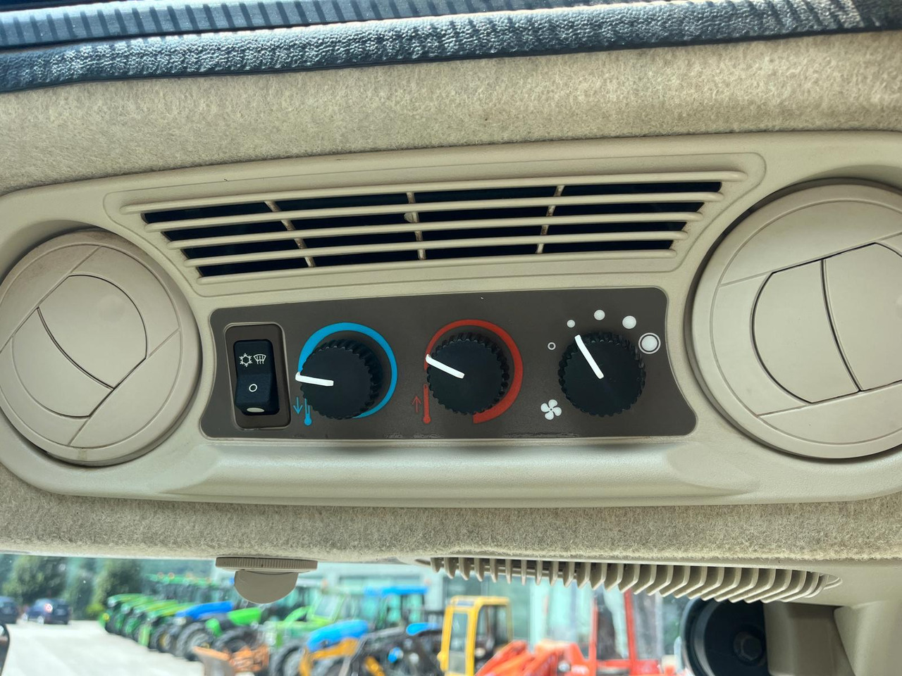 Трактор JOHN DEERE 5115R: фото 16