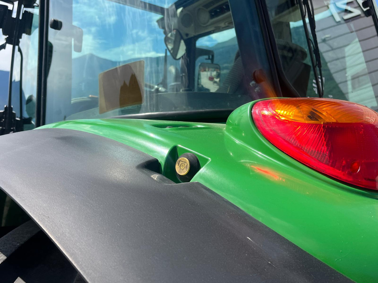 Трактор JOHN DEERE 5115R: фото 10