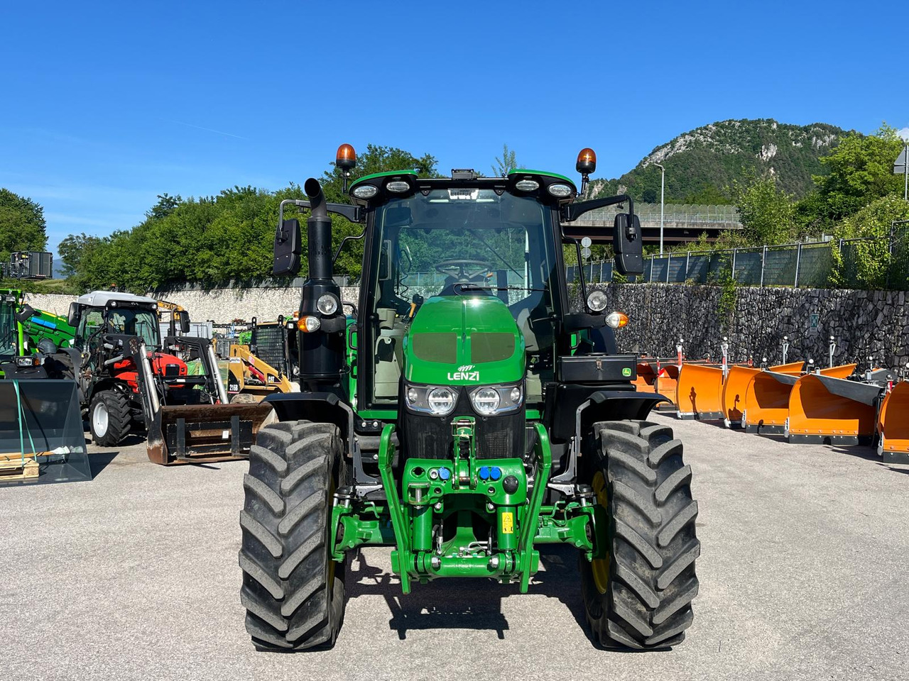 JOHN DEERE 6100M - Трактор: фото 3 JOHN DEERE 6100M - Трактор: фото 3