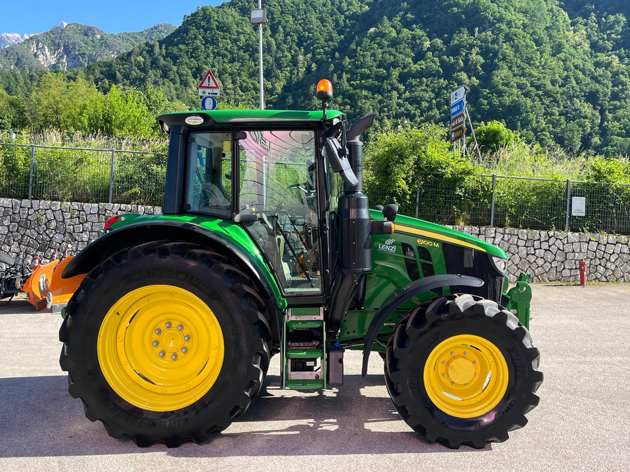 JOHN DEERE 6100M - Трактор: фото 5 JOHN DEERE 6100M - Трактор: фото 5