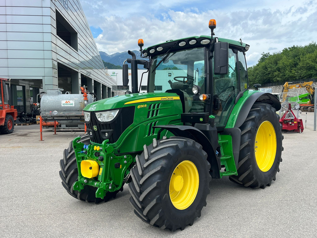 JOHN DEERE 6130 - Трактор: фото 2 JOHN DEERE 6130 - Трактор: фото 2