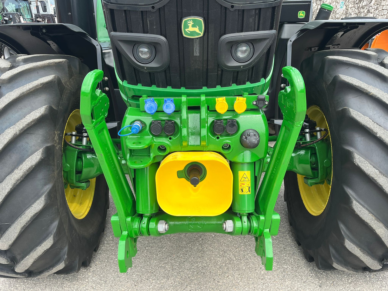 JOHN DEERE 6130R - Трактор: фото 3 JOHN DEERE 6130R - Трактор: фото 3