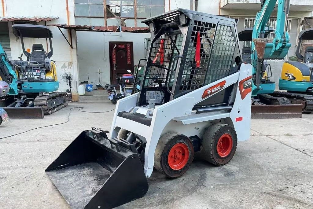 Bobcat S 70 - Мини-погрузчик с бортовым поворотом: фото 1 Bobcat S 70 - Мини-погрузчик с бортовым поворотом: фото 1