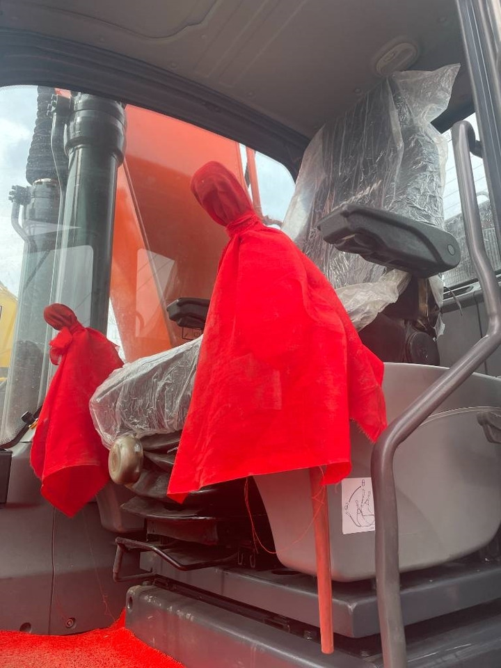 Doosan DX 225 - Гусеничный экскаватор: фото 3 Doosan DX 225 - Гусеничный экскаватор: фото 3