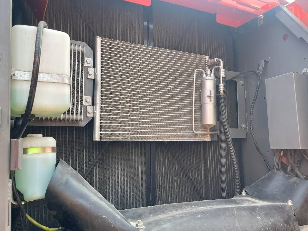 Hitachi ZX 210  - Гусеничный экскаватор: фото 4 Hitachi ZX 210  - Гусеничный экскаватор: фото 4