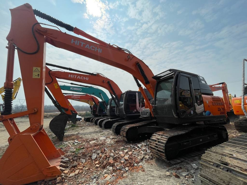 Hitachi Zaxis 200 LC - Гусеничный экскаватор: фото 1 Hitachi Zaxis 200 LC - Гусеничный экскаватор: фото 1