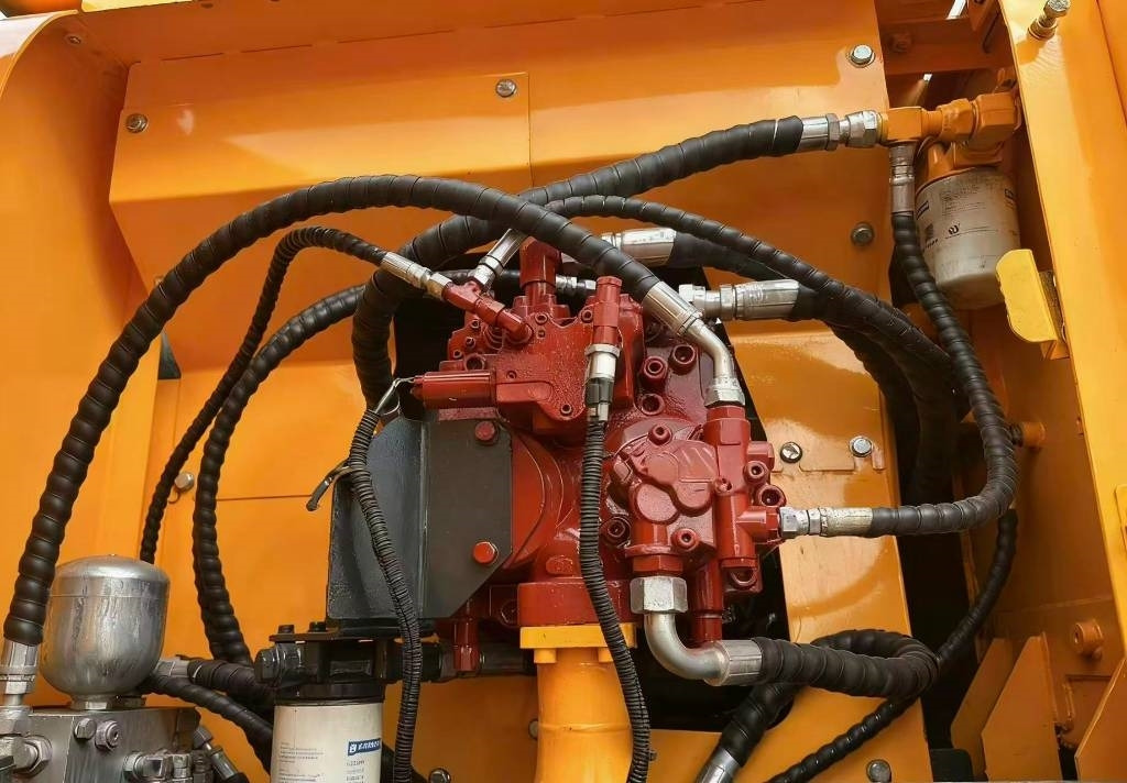 Hyundai 210W -9 - Колёсный экскаватор: фото 5 Hyundai 210W -9 - Колёсный экскаватор: фото 5