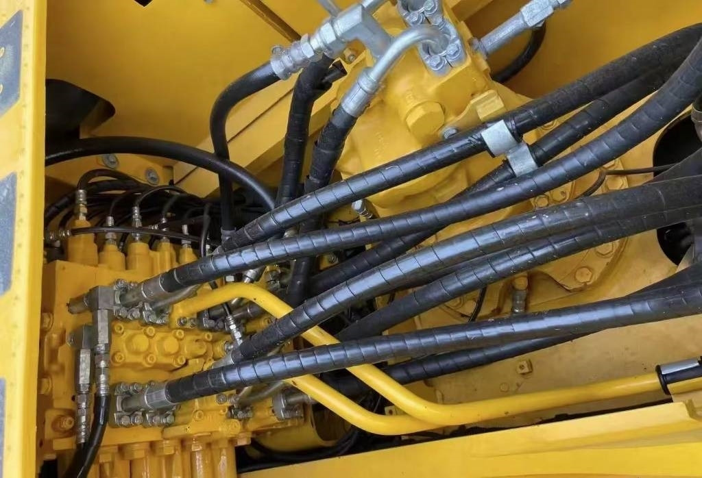 Komatsu PC 240 - Гусеничный экскаватор: фото 4 Komatsu PC 240 - Гусеничный экскаватор: фото 4