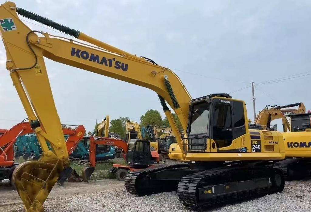 Komatsu PC 240 - Гусеничный экскаватор: фото 3 Komatsu PC 240 - Гусеничный экскаватор: фото 3