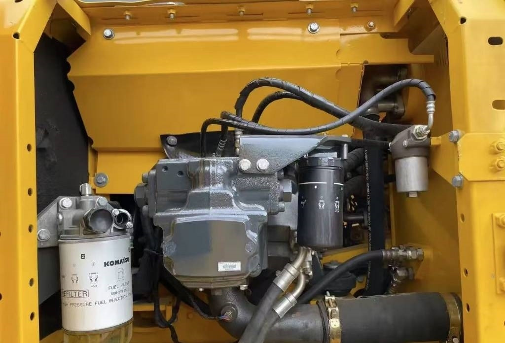 Komatsu PC 240 - Гусеничный экскаватор: фото 5 Komatsu PC 240 - Гусеничный экскаватор: фото 5