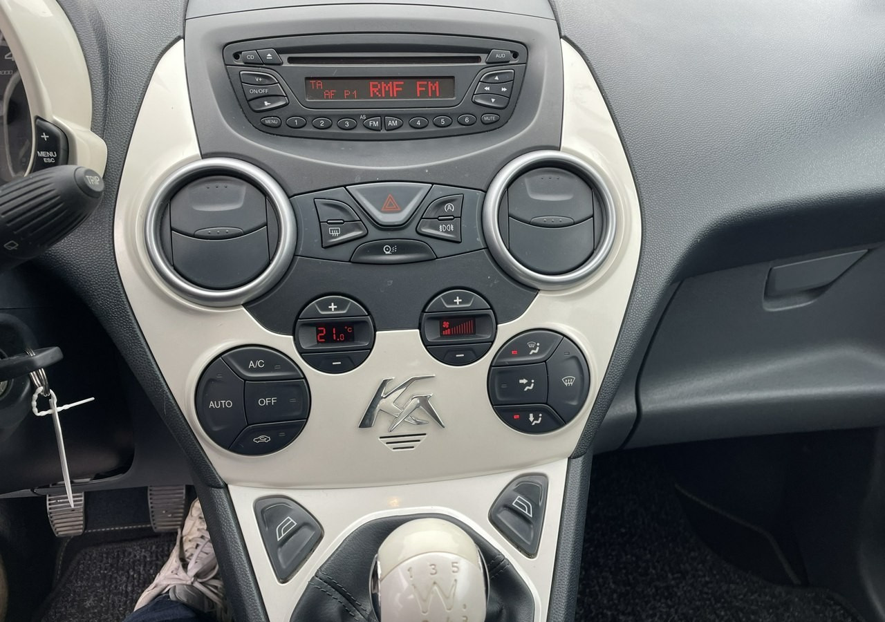 Ford KA II Ford KA 1.2 Champions Edition Klima Panorama 2012 - Хэтчбек: фото 4 Ford KA II Ford KA 1.2 Champions Edition Klima Panorama 2012 - Хэтчбек: фото 4