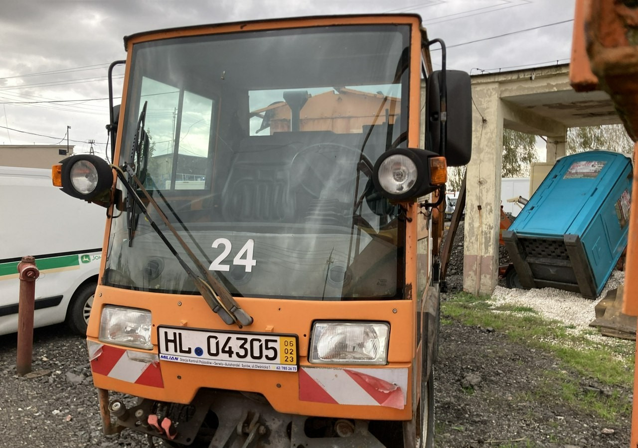 Inna Inny Hansa 4X4 pług posypywarka wywrotka - Снегоуборочная машина: фото 4 Inna Inny Hansa 4X4 pług posypywarka wywrotka - Снегоуборочная машина: фото 4