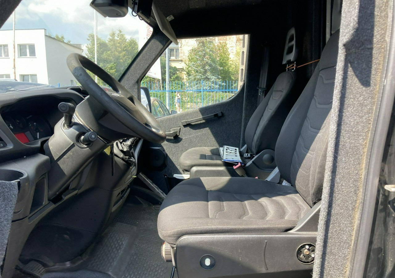 Малотоннажный фургон Iveco Daily Iveco 35-130 Bankowóz Kuloodporny Opancerzony Pancerny 2015: фото 14